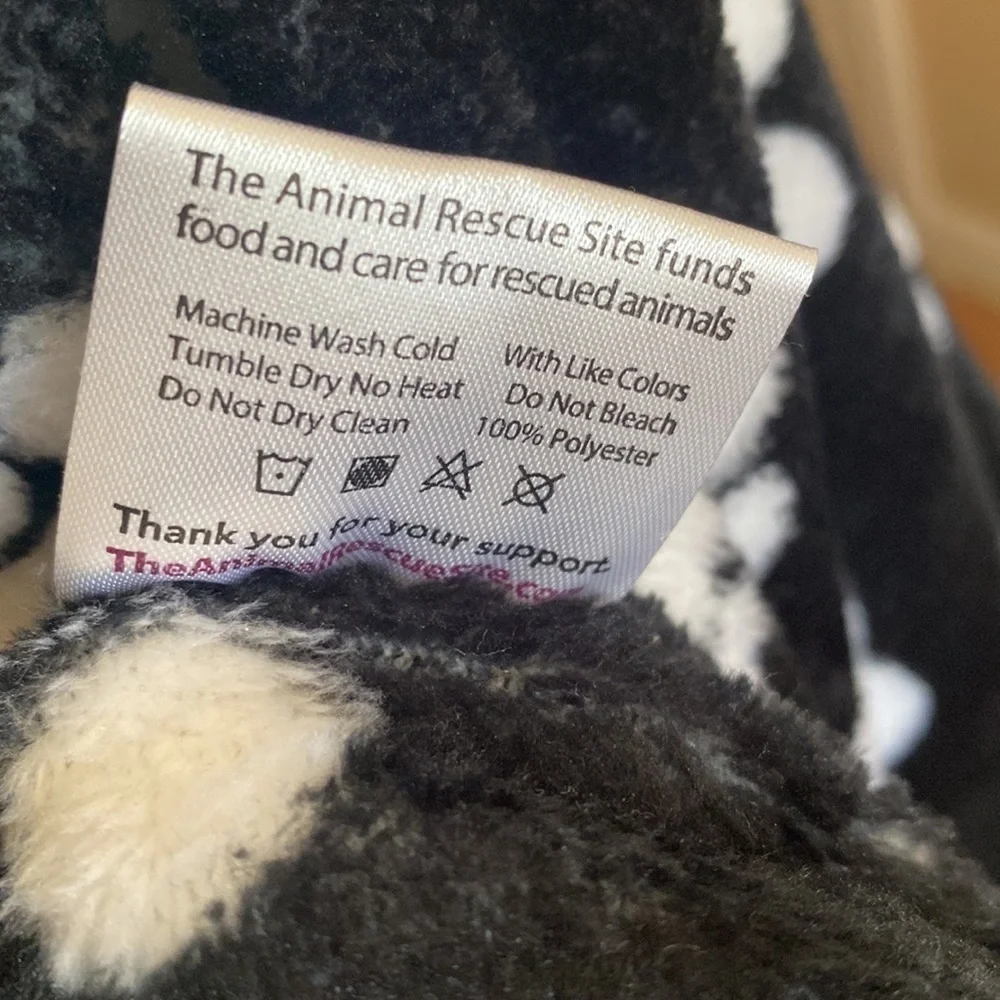 Animal Rescue Site Pocket Shawl Super Cozy Fleece Black & White OS 74” N…